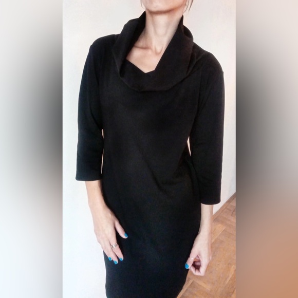 EVERLANE + Michael Stars Dresses & Skirts - EVEREVE + Michael Stars from Neiman’s black jersey dress w/ hoodie. Made in USA